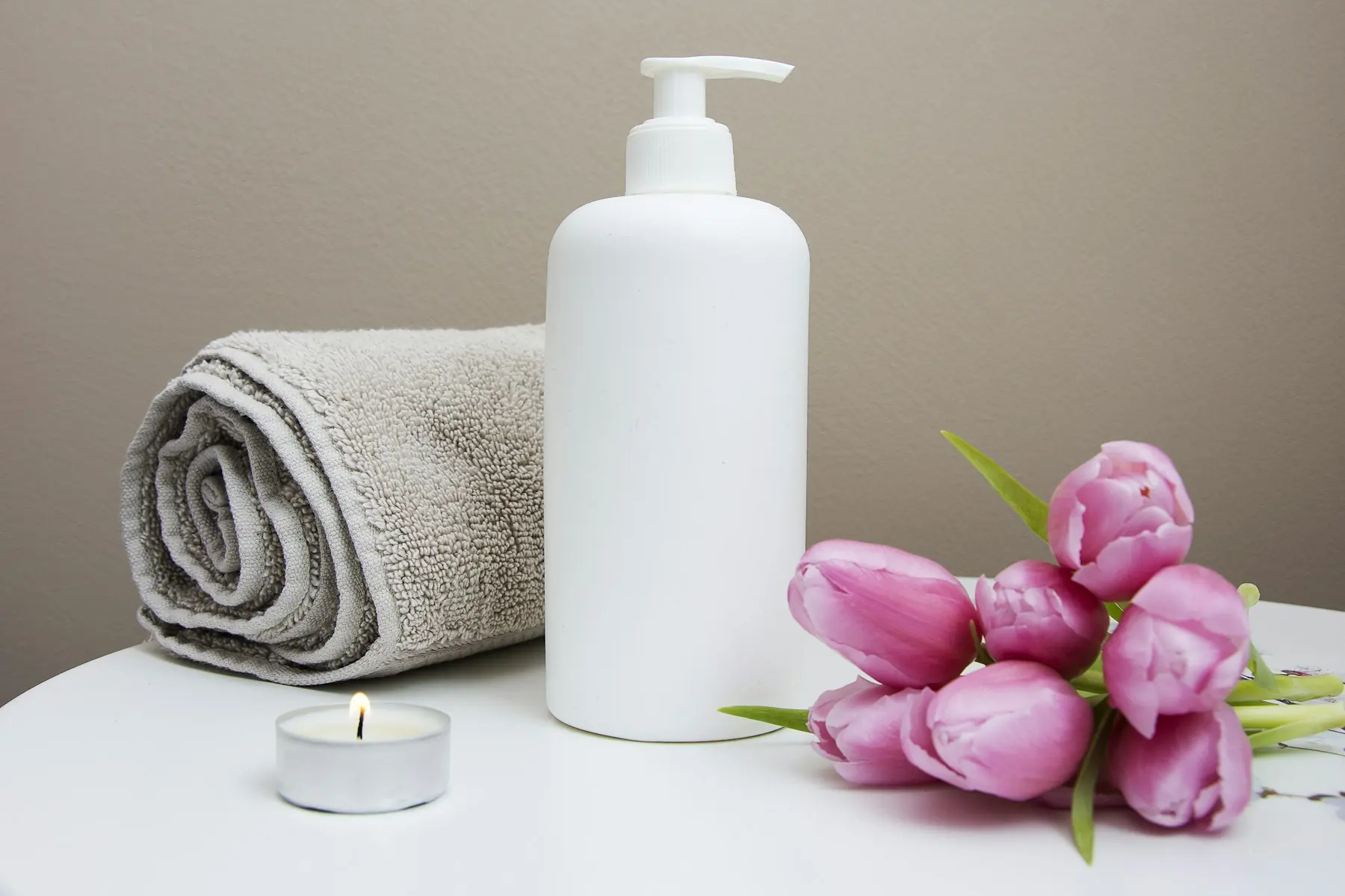 A calm treatment room at De Luxe Aesthetic Clinic